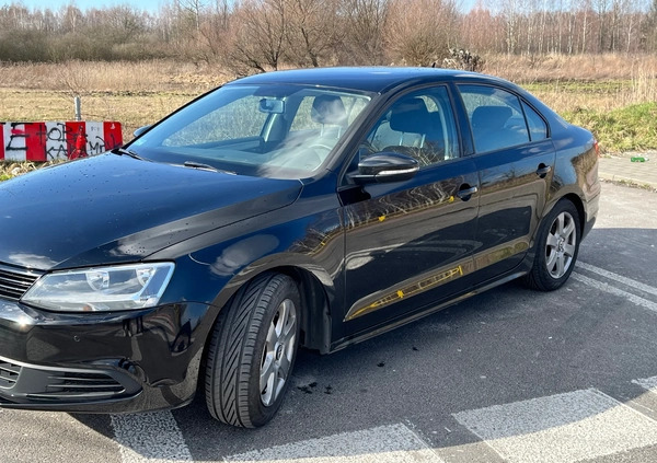 Volkswagen Jetta cena 30500 przebieg: 233000, rok produkcji 2012 z Kobyłka małe 67